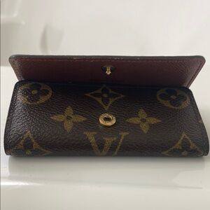 Louis Vuitton Brown Wallet Bifold. Used..minor scratches but in good condition